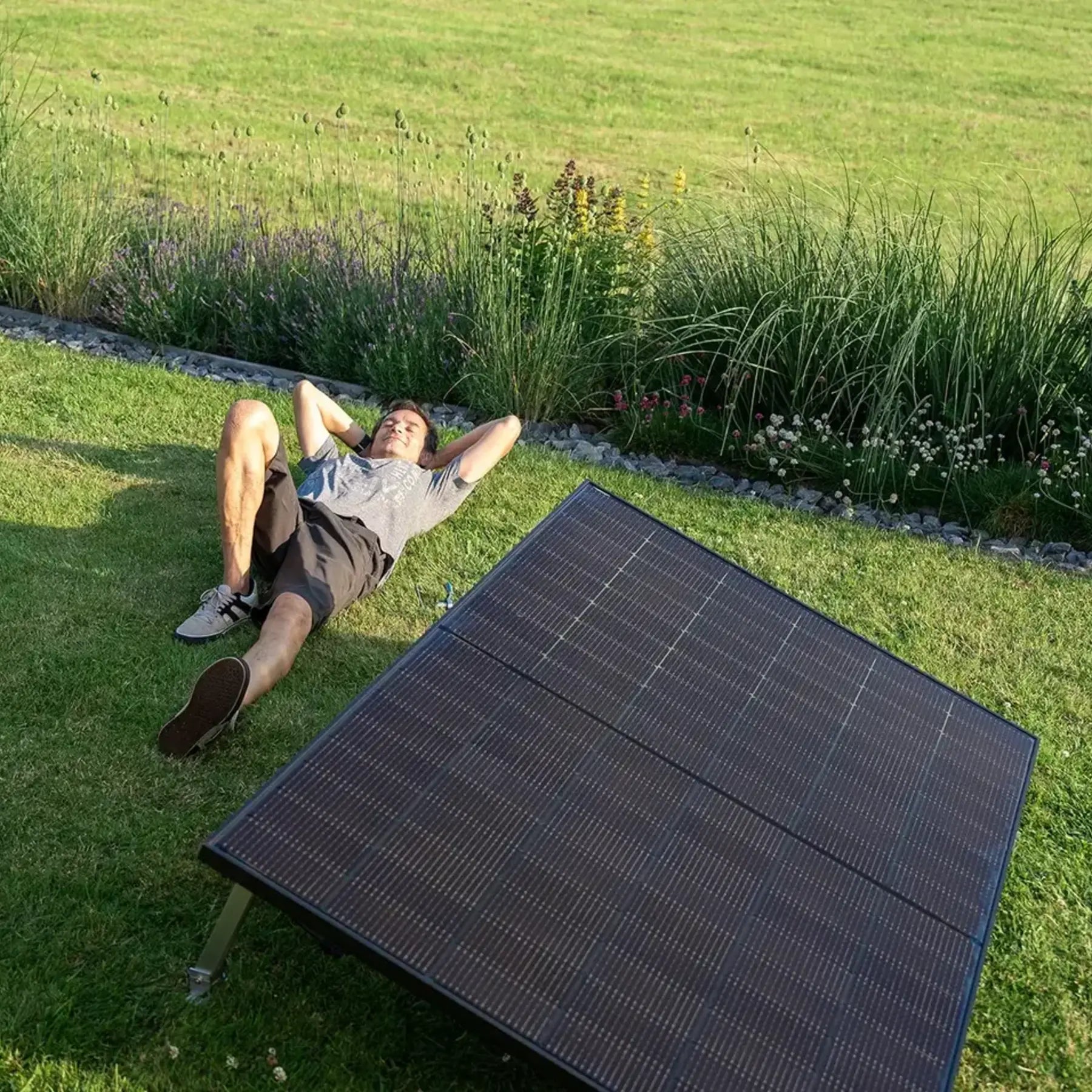 Balkonkraftwerk im Garten - solago